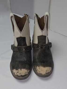 Two-Tone Western-Style Ankle Booties in Black and Cream